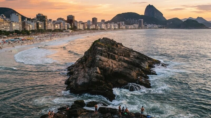 O Fim das Madrugadas Livres na Pedra do Arpoador no Rio de Janeiro